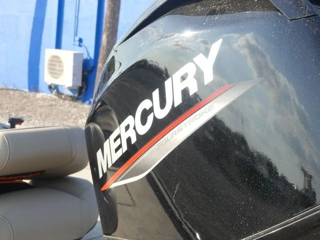 Slide: The Image of Tracker Bass Tracker Classic Limited 2026 - 11