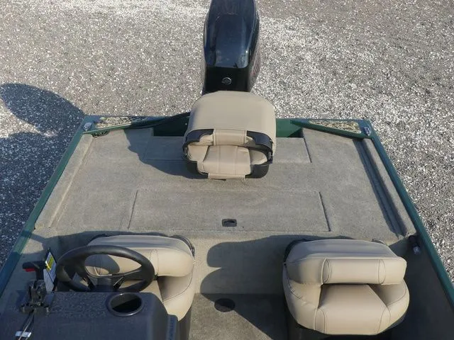 Slide: The Image of Tracker Bass Tracker Classic Limited 2026 - 16