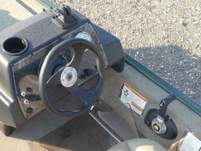 Slide: The Image of Tracker Bass Tracker Classic Limited 2026 - 17