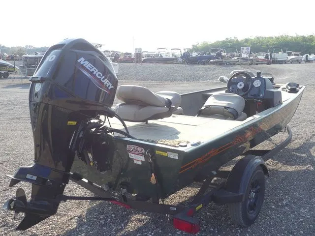 Slide: The Image of Tracker Bass Tracker Classic Limited 2026 - 4