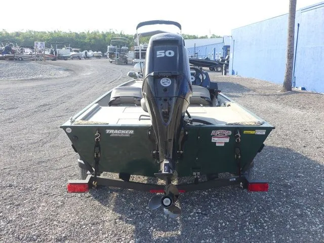 Slide: The Image of Tracker Bass Tracker Classic Limited 2026 - 5