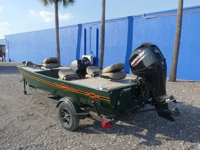 Slide: The Image of Tracker Bass Tracker Classic Limited 2026 - 6