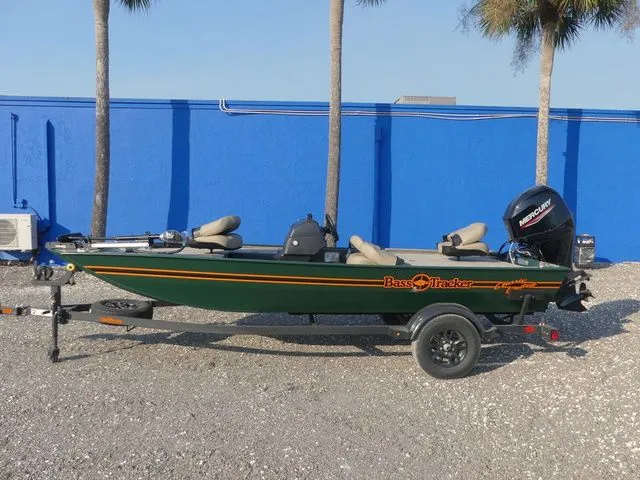 Slide: The Image of Tracker Bass Tracker Classic Limited 2026 - 7