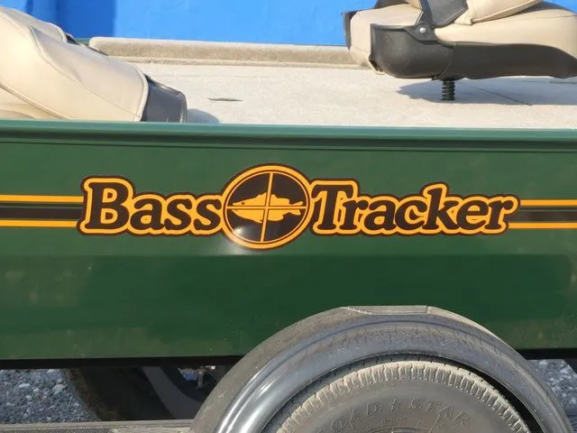Slide: The Image of Tracker Bass Tracker Classic Limited 2026 - 8