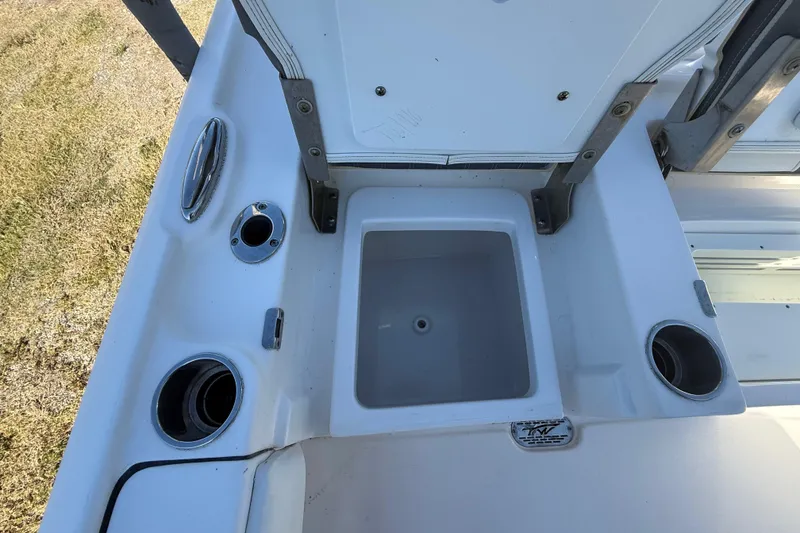 Slide: The Image of 2021 Tidewater 2700 Carolina Bay boat sink and cup holders on deck. - 28