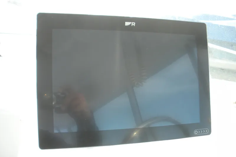 Slide: The Image of Dashboard screen on a 2005 Baha Cruisers 299 SF boat. - 15