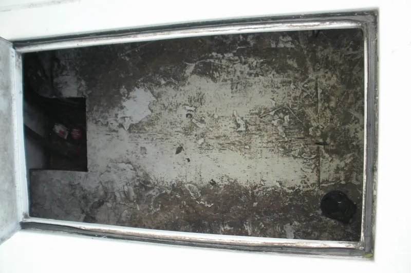 Slide: The Image of Dirty storage compartment of a 2005 Baha Cruisers 299 SF boat. - 23