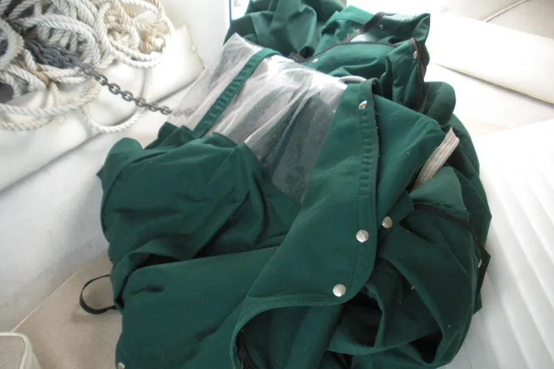 Slide: The Image of Green boat cover and ropes on a 2005 Baha Cruisers 299 SF. - 6