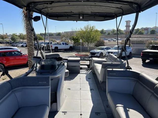 Slide: The Image of Sea-Doo Switch Cruise 21 2023 - 10