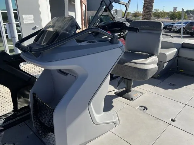 Slide: The Image of Sea-Doo Switch Cruise 21 2023 - 11