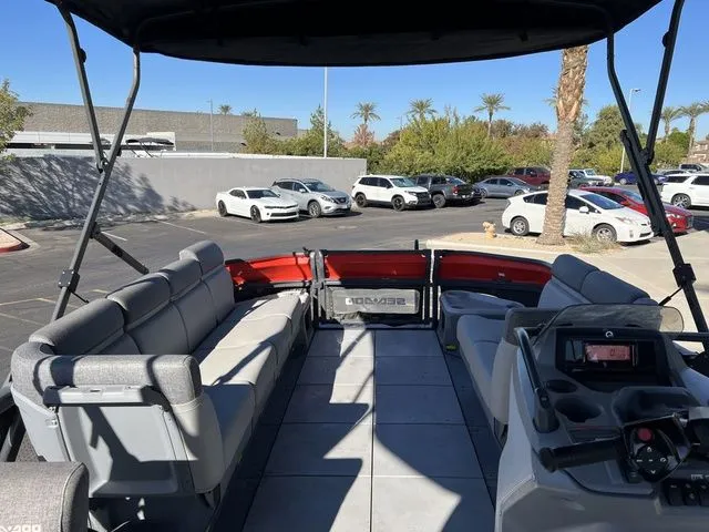 Slide: The Image of Sea-Doo Switch Cruise 21 2023 - 14