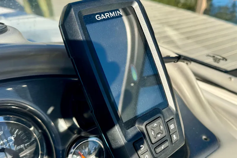 Slide: The Image of Garmin device on 2005 Yamaha Boats SX230 dashboard, close-up view. - 4