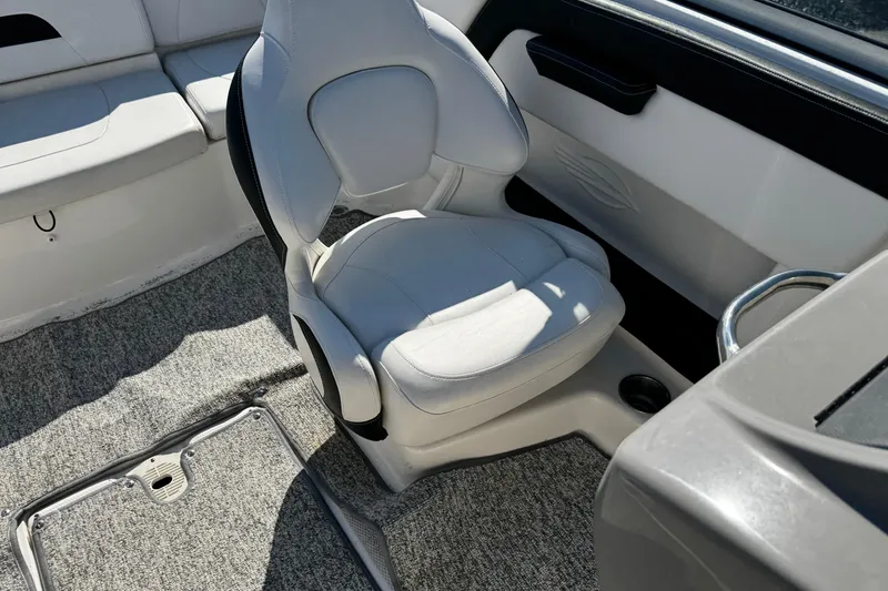 Slide: The Image of 2016 Chaparral 21 H2O Sport interior with white captain's chair and gray carpet. - 18