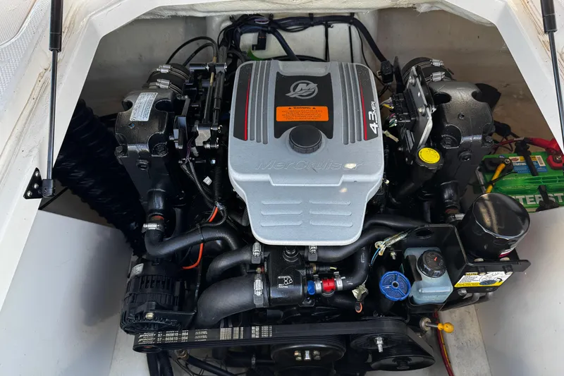 Slide: The Image of Engine compartment of 2016 Chaparral 21 H2O Sport boat with MerCruiser 4.3 MPI engine. - 25