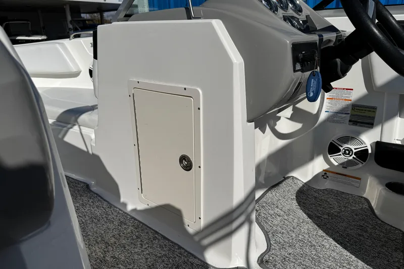 Slide: The Image of Interior of 2016 Chaparral 21 H2O Sport boat, featuring dashboard and seating area. - 40