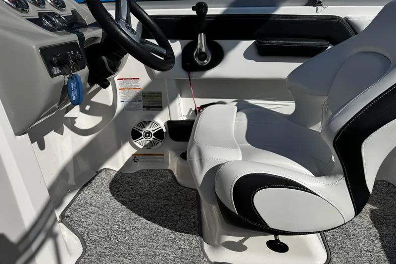 Slide: The Image of Interior of 2016 Chaparral 21 H2O Sport boat with steering wheel and seat. - 41