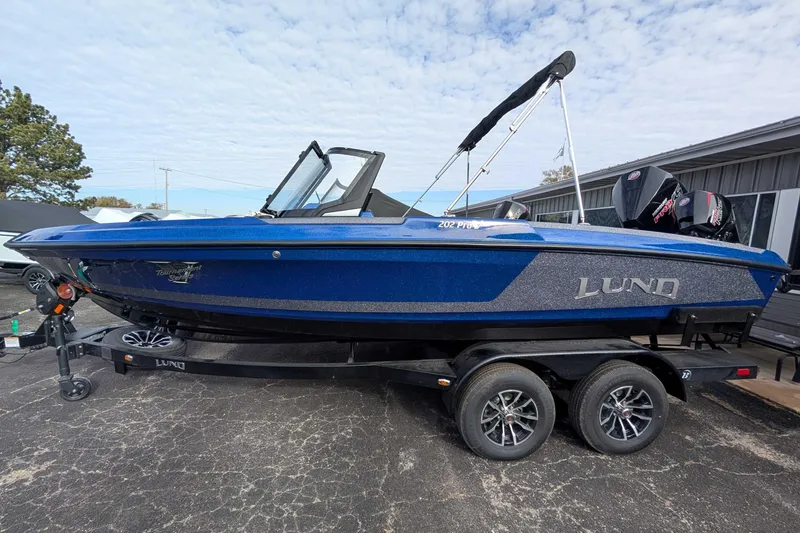 Slide: The Image of 2026 Lund 202 Pro V GL Fiberglass Series Lund Located at Waconda Boats - 16