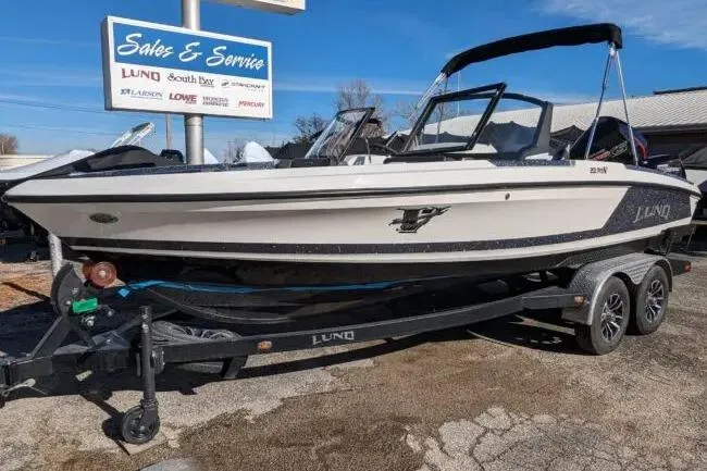 Slide: The Image of 2026 Lund 202 Pro V GL Fiberglass Series Lund Located at Waconda Boats - 18