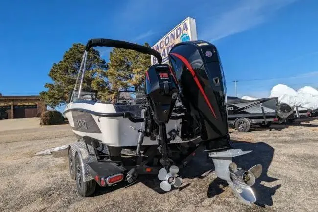 Slide: The Image of 2026 Lund 202 Pro V GL Fiberglass Series Lund Located at Waconda Boats - 20