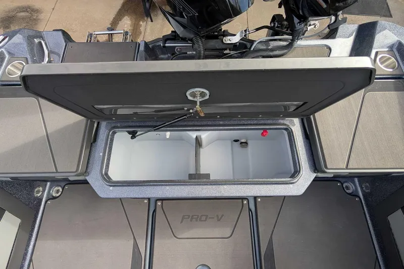 Slide: The Image of 2026 Lund 202 Pro V GL Fiberglass Series Lund Located at Waconda Boats - 7