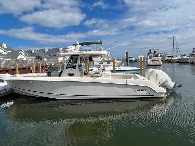 The Image of Boston Whaler OUTRAGE 33 2018 - 0
