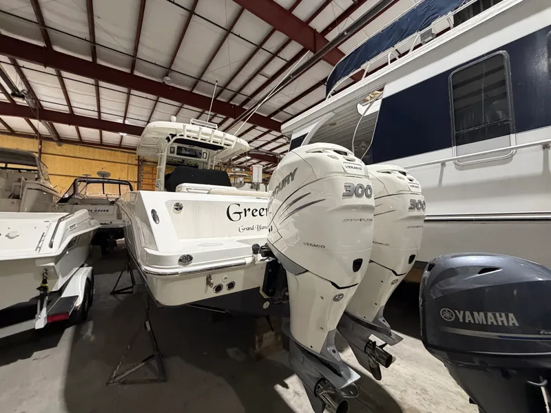 Slide: The Image of Boston Whaler OUTRAGE 33 2018 - 14