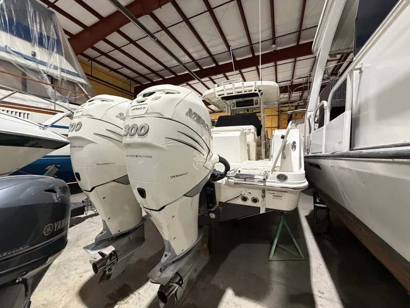 Slide: The Image of Boston Whaler OUTRAGE 33 2018 - 17