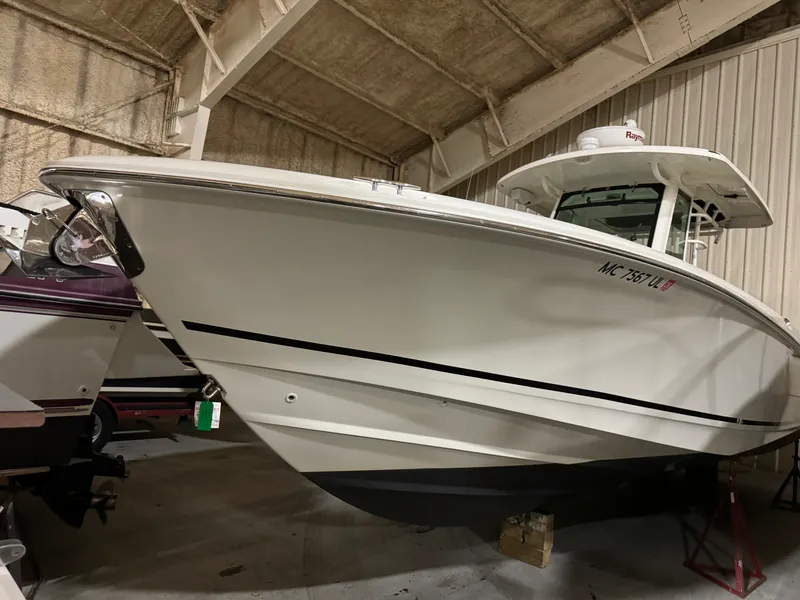Slide: The Image of Boston Whaler OUTRAGE 33 2018 - 3