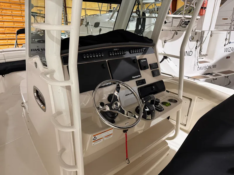Slide: The Image of Boston Whaler OUTRAGE 33 2018 - 31