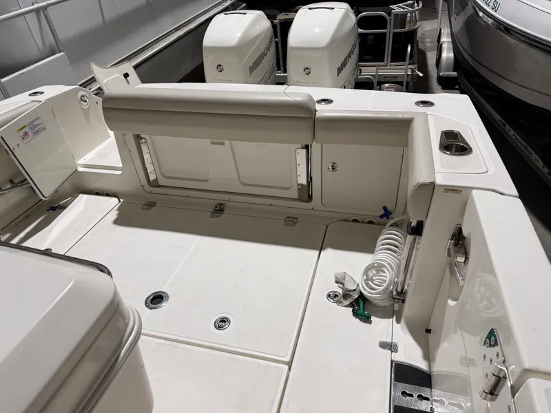 Slide: The Image of Boston Whaler OUTRAGE 33 2018 - 32