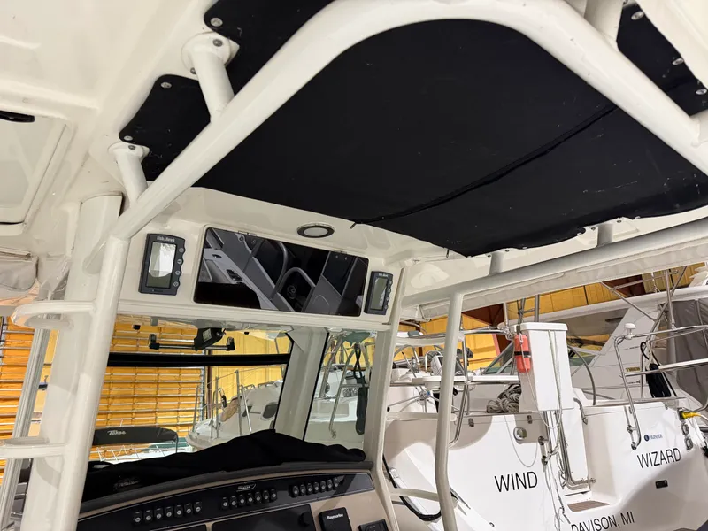 Slide: The Image of Boston Whaler OUTRAGE 33 2018 - 33