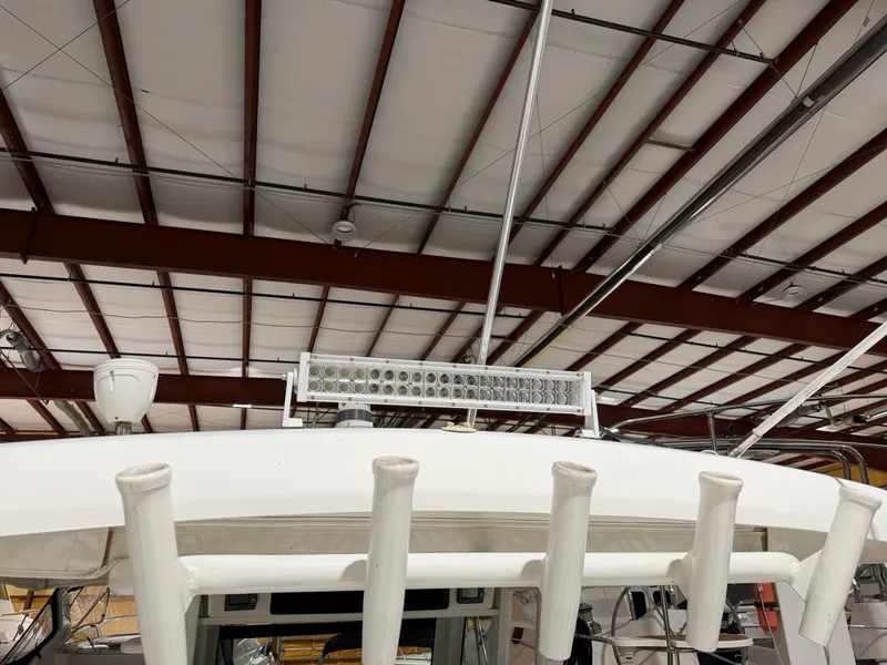 Slide: The Image of Boston Whaler OUTRAGE 33 2018 - 34