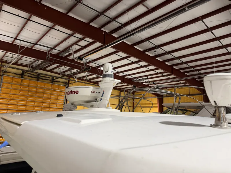 Slide: The Image of Boston Whaler OUTRAGE 33 2018 - 35