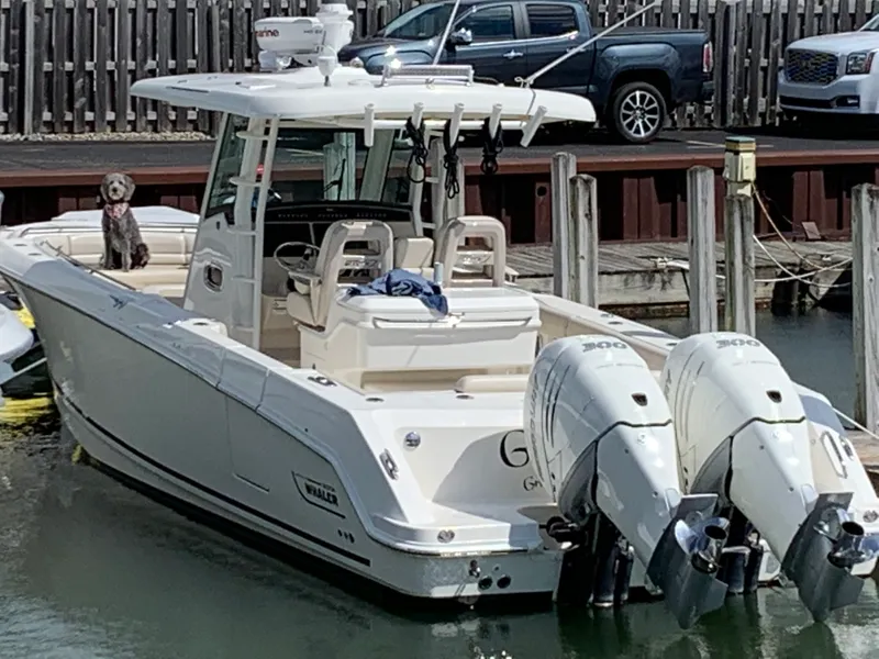 Slide: The Image of Boston Whaler OUTRAGE 33 2018 - 4