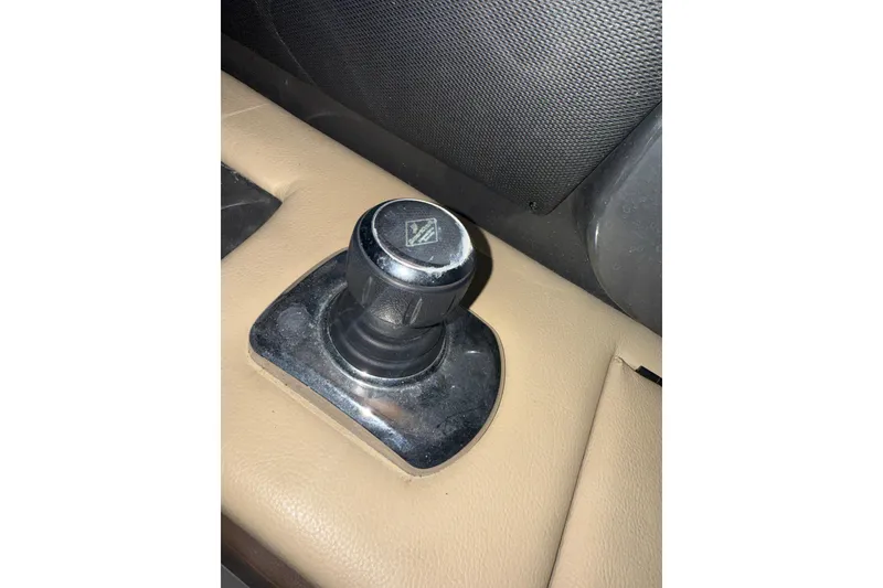 Slide: The Image of Control knob on a 2015 Sea Ray 350 SLX boat, mounted on beige panel. - 14