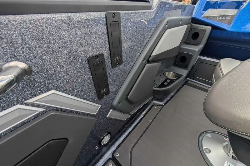 Slide: The Image of 2026 Lund 202 Pro V GL Fiberglass Series Lund Located at Waconda Boats - 14