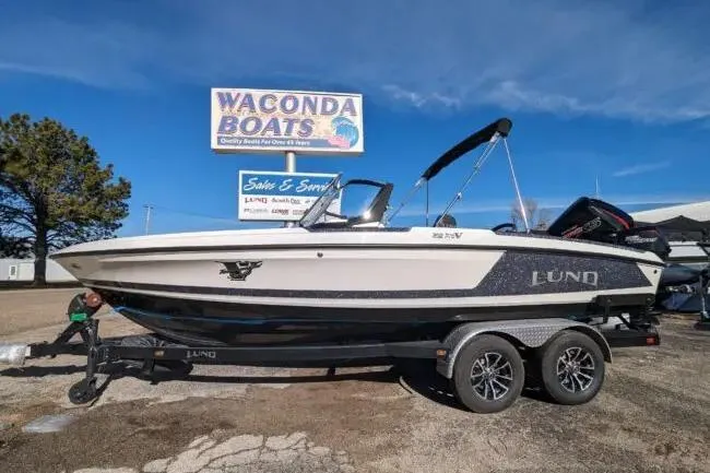 Slide: The Image of 2026 Lund 202 Pro V GL Fiberglass Series Lund Located at Waconda Boats - 16