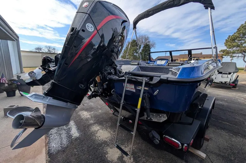 Slide: The Image of 2026 Lund 202 Pro V GL Fiberglass Series Lund Located at Waconda Boats - 2