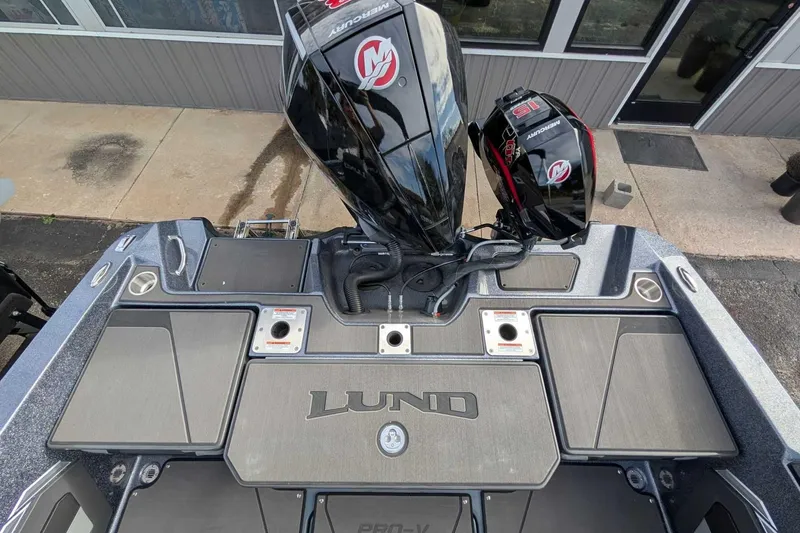 Slide: The Image of 2026 Lund 202 Pro V GL Fiberglass Series Lund Located at Waconda Boats - 6