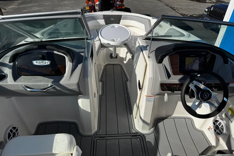 Slide: The Image of 2024 Chaparral 21 SSi OB boat interior with steering wheel and dashboard view. - 40