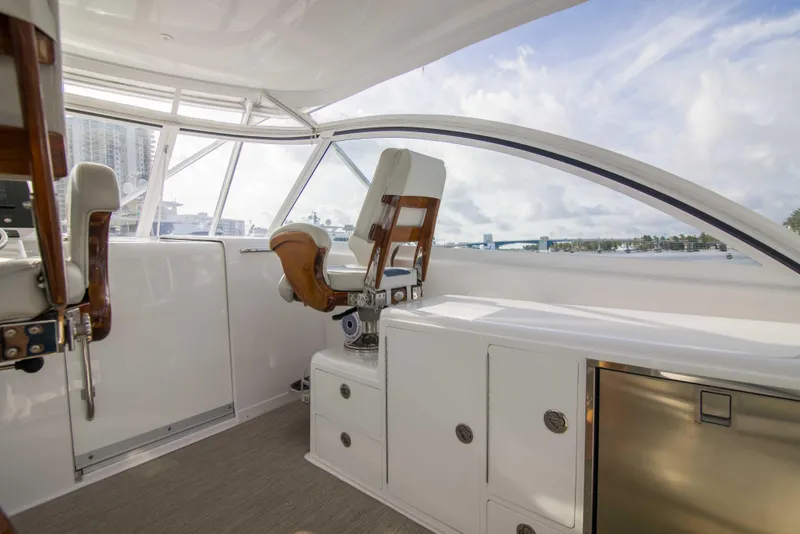 Slide: The Image of Cabo 41 Justice - Exterior Helm - 14