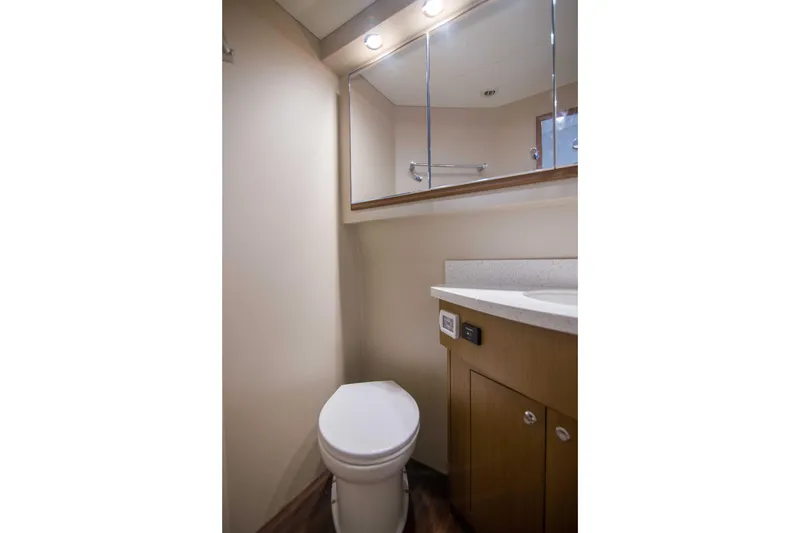 Slide: The Image of Cabo 41 Justice - Interior Head - 43