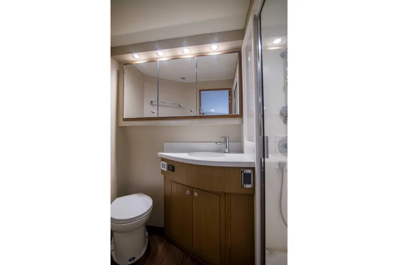 Slide: The Image of Cabo 41 Justice - Interior Head - 46