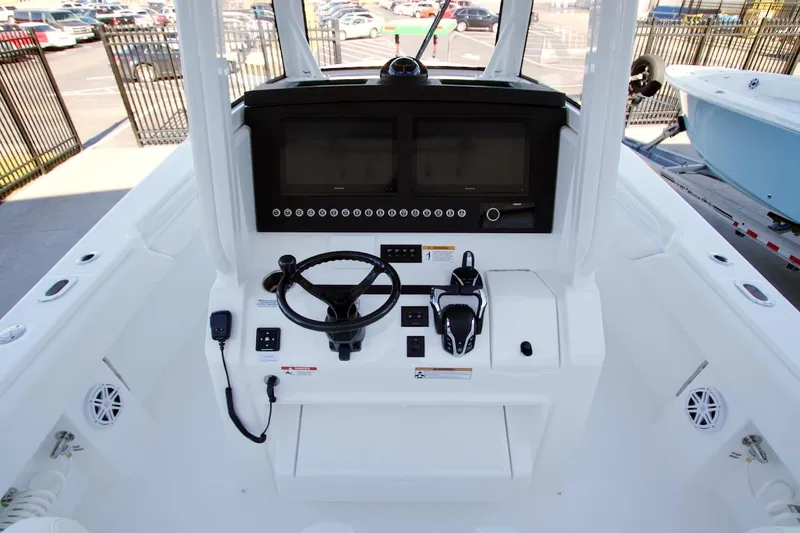 Slide: The Image of Helm Master EX Yamaha with Garmin Nav Package on 2026 Regulator 31 for sale at Ocean House Marina - 15