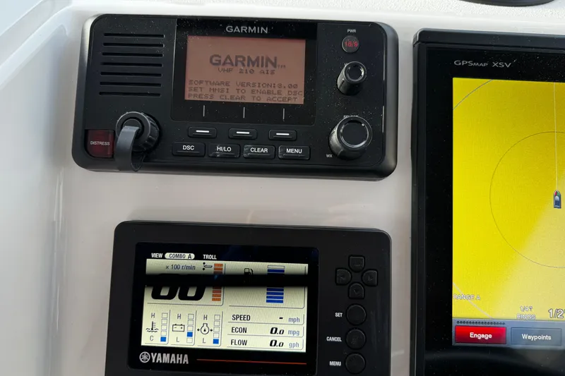 Slide: The Image of Garmin and Yamaha navigation displays on 2018 Parker 2520 XLD Sport Cabin boat. - 18