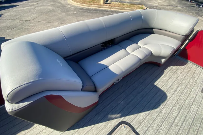 Slide: The Image of Luxurious seating on 2020 Manitou 25 Oasis SR SHP pontoon boat. - 16