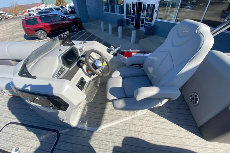 Slide: The Image of 2020 Manitou 25 Oasis SR SHP boat interior with steering console and captain's chair. - 20