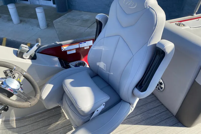 Slide: The Image of Captain's chair and steering wheel of 2020 Manitou 25 Oasis SR SHP boat. - 21