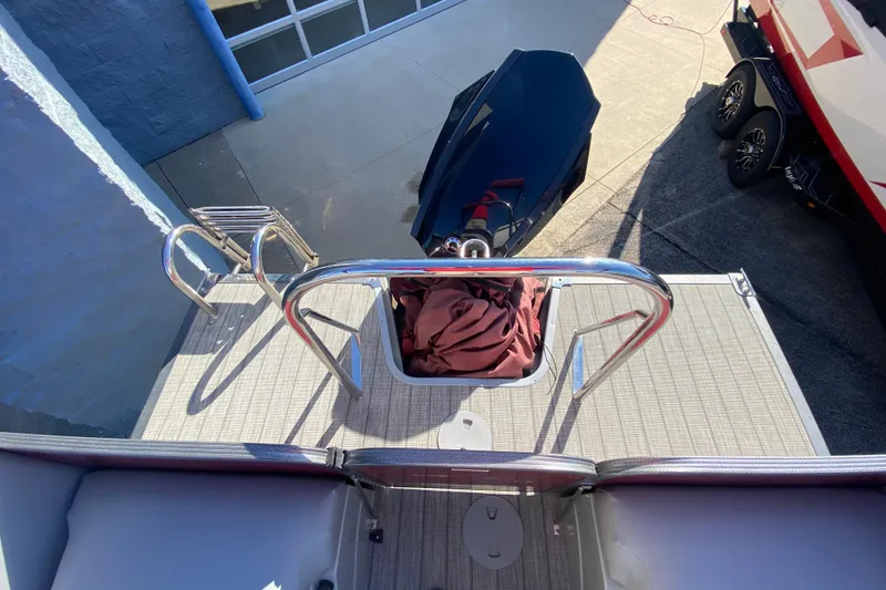 Slide: The Image of 2020 Manitou 25 Oasis SR SHP boat deck with railing and motor. - 39
