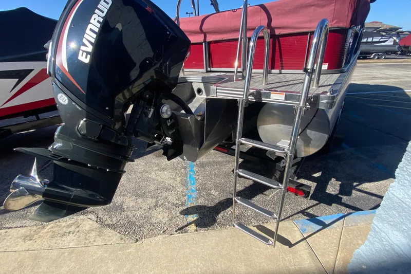 Slide: The Image of 2020 Manitou 25 Oasis SR SHP pontoon boat with Evinrude motor and boarding ladder. - 40